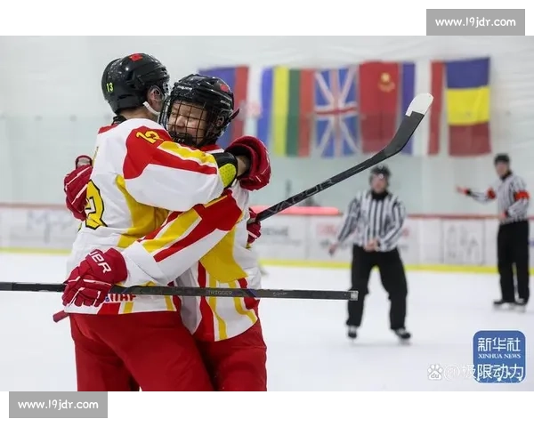 冰球比赛激战正酣各队实力对决精彩纷呈球迷热血沸腾的冰上对抗盛宴 冰球比赛激战正酣各队实力对决精彩纷呈球迷热血沸腾的冰上对抗盛宴